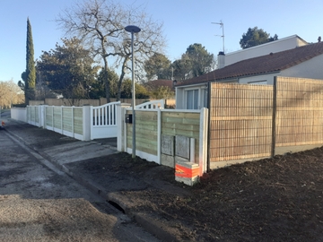 Pose de clôture bois béton avec lame bois autoclave classe IV