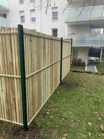 Clôture en panneaux rigides