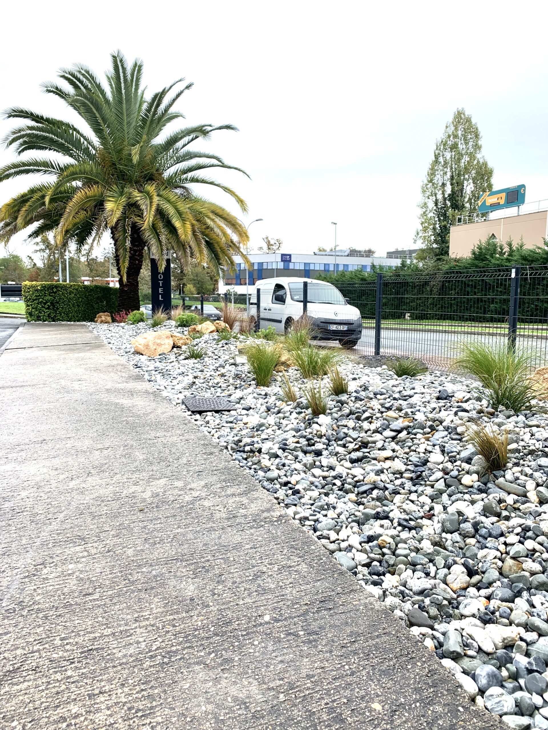 Modernisation de l&rsquo;espace d&rsquo;accueil extérieur à l&rsquo;Hôtel Kyriad de Bordeaux