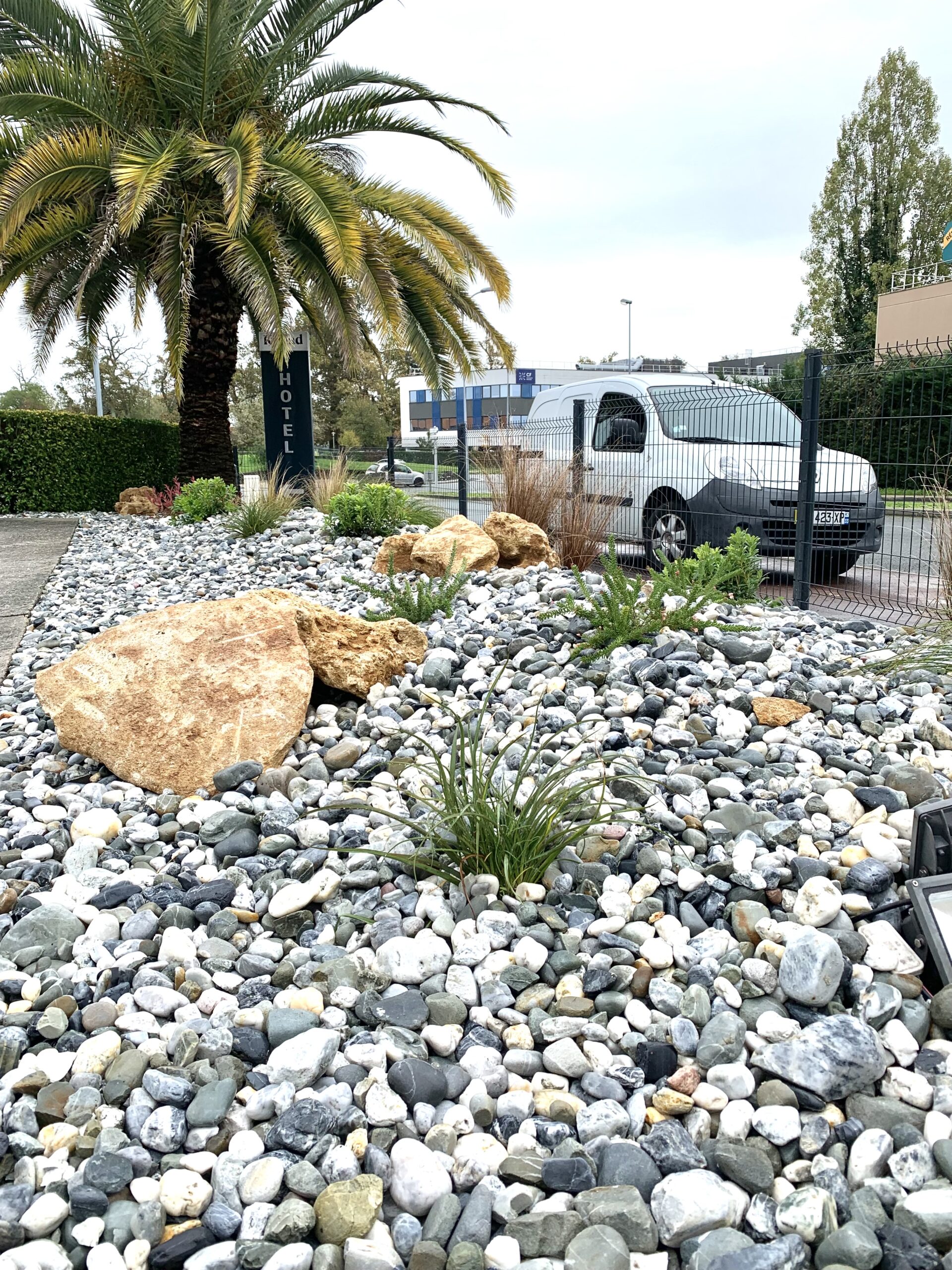 Modernisation de l&rsquo;espace d&rsquo;accueil extérieur à l&rsquo;Hôtel Kyriad de Bordeaux