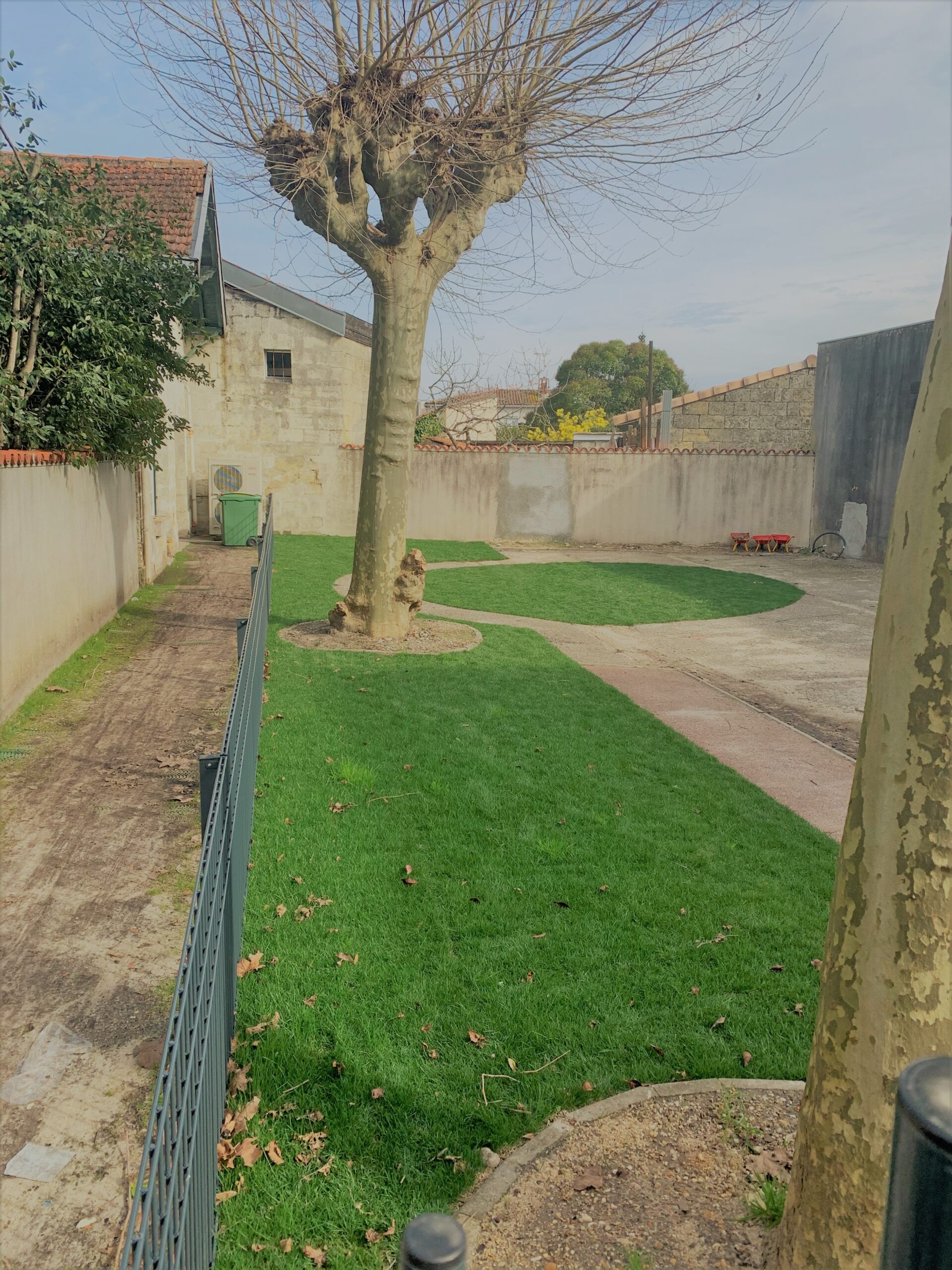 Réalisation d&rsquo;un gazon pour une crèche sur Bordeaux