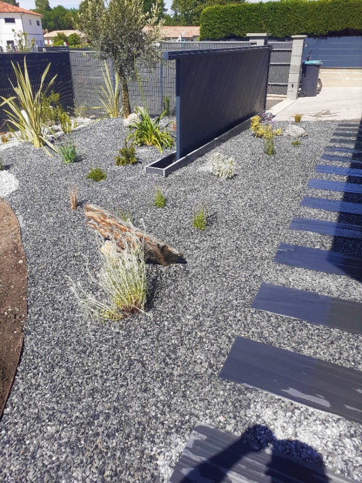 Aménagement de jardin pour cacher le vis-à-vis à Léognan