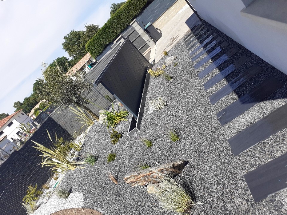 Aménagement de jardin pour cacher le vis-à-vis à Léognan